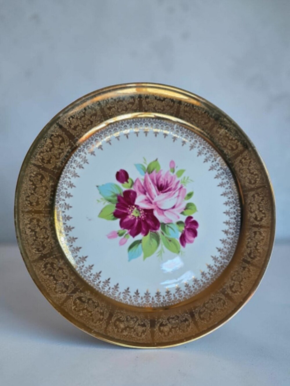 VINTAGE NAUTILUS GEORGIAN Porcelain/ 22KT Gold Trim/Accents Plate 10"